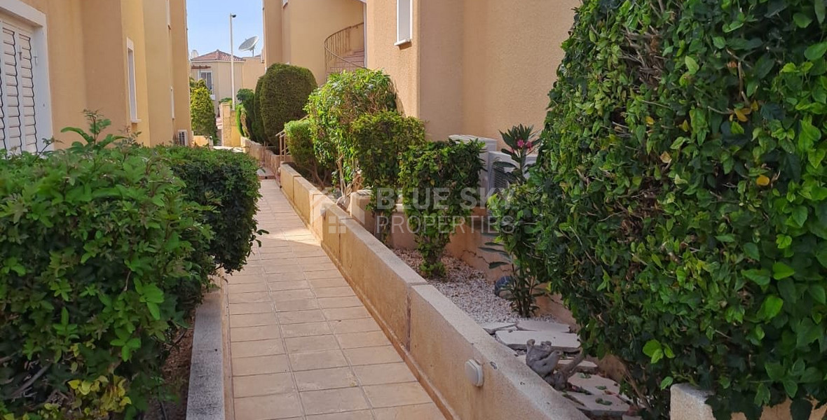 Charming Two-Bedroom Apartment with Large Communal Pool in Universal, Kato Paphos