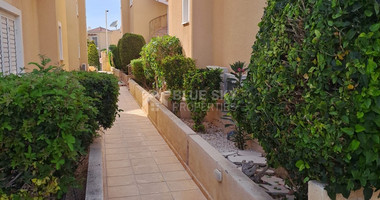 Charming Two-Bedroom Apartment with Large Communal Pool in Universal, Kato Paphos