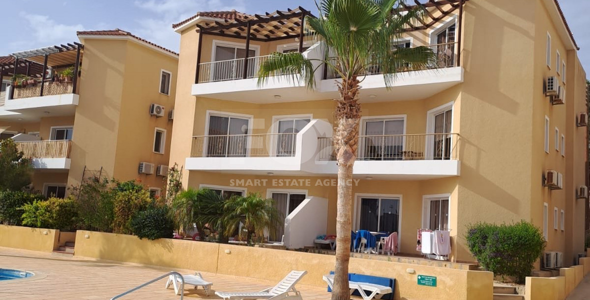 Charming Two-Bedroom Apartment with Large Communal Pool in Universal, Kato Paphos