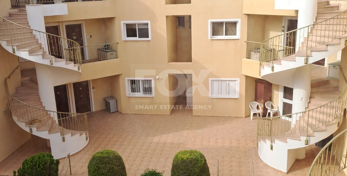 Charming Two-Bedroom Apartment with Large Communal Pool in Universal, Kato Paphos