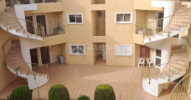 Charming Two-Bedroom Apartment with Large Communal Pool in Universal, Kato Paphos