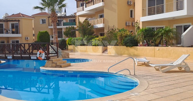 Charming Two-Bedroom Apartment with Large Communal Pool in Universal, Kato Paphos