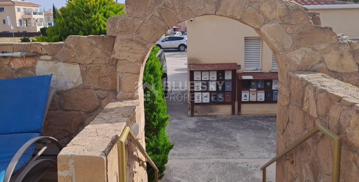 Charming Two-Bedroom Apartment with Large Communal Pool in Universal, Kato Paphos