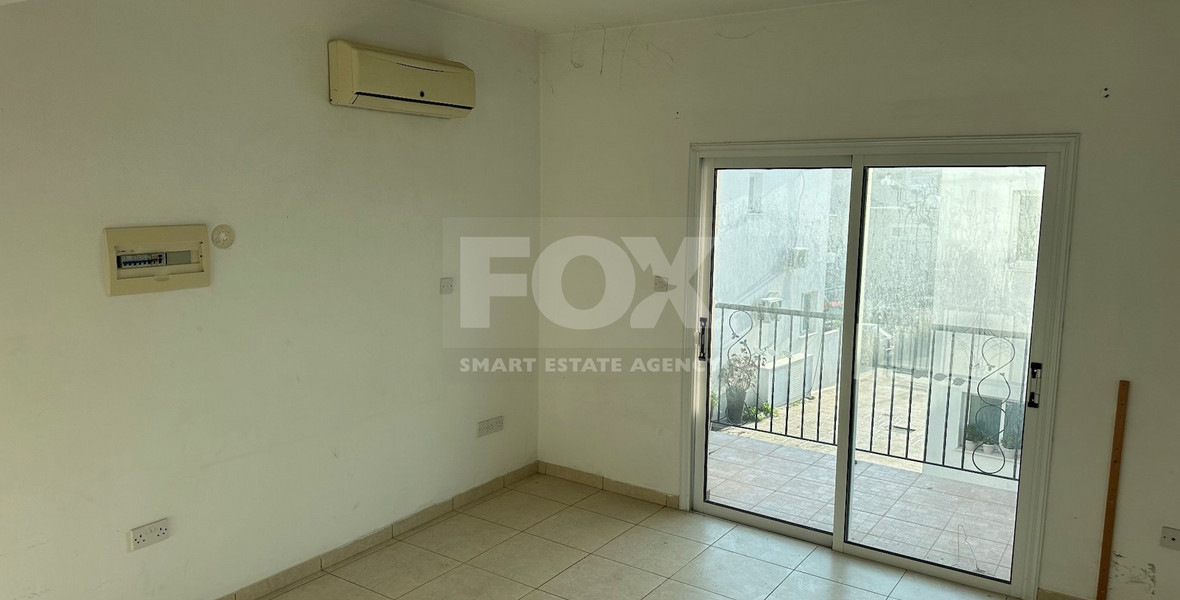 Two bedroom maisonette with roof garden in universal area