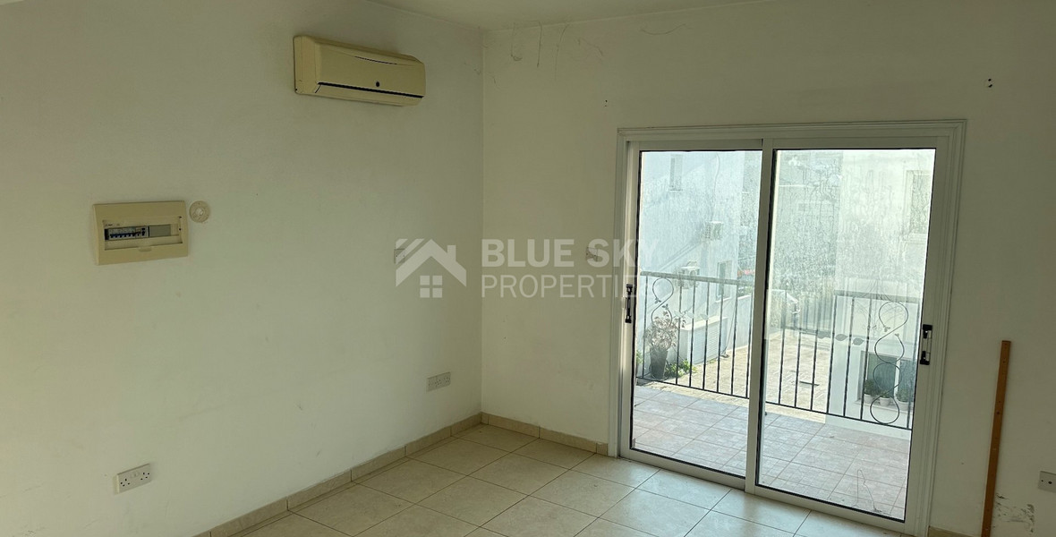 Two bedroom maisonette with roof garden in universal area