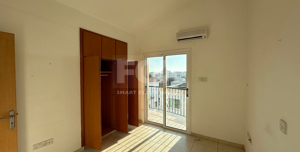 Two bedroom maisonette with roof garden in universal area