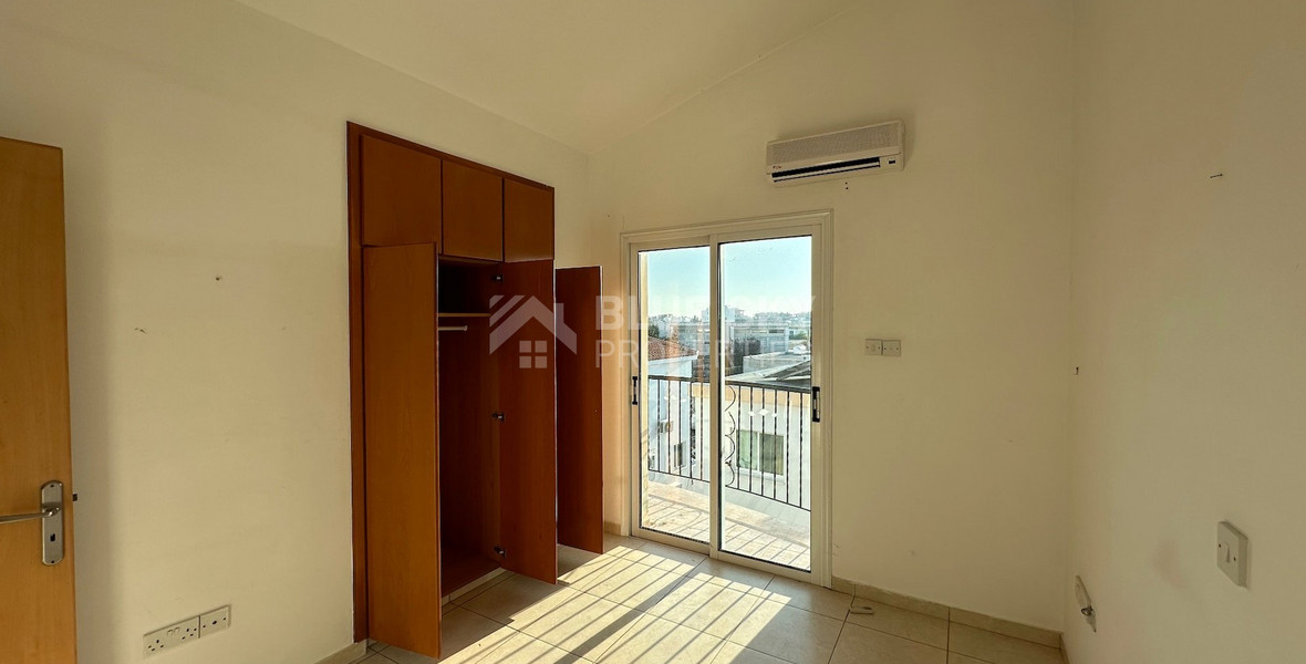 Two bedroom maisonette with roof garden in universal area