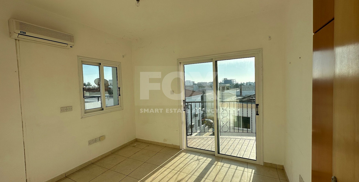 Two bedroom maisonette with roof garden in universal area