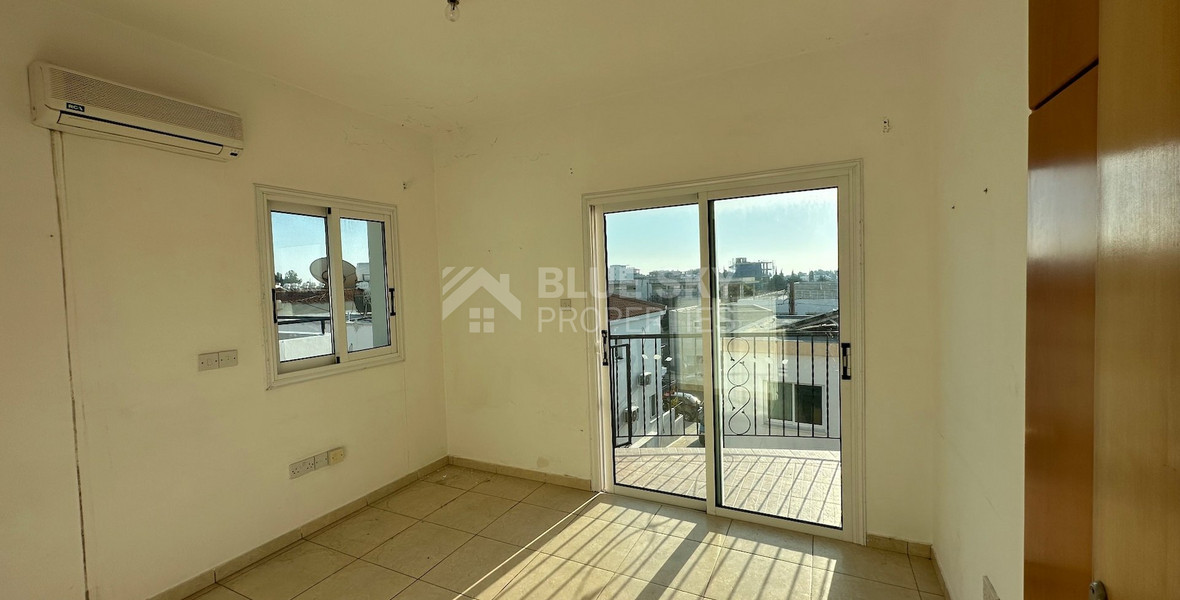 Two bedroom maisonette with roof garden in universal area