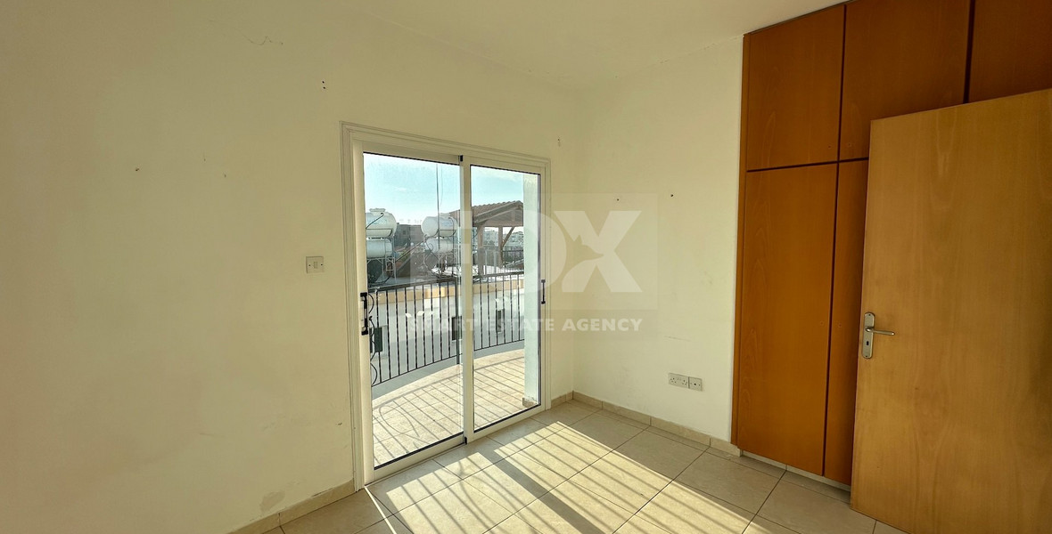 Two bedroom maisonette with roof garden in universal area