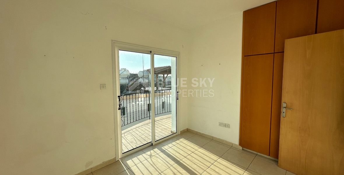 Two bedroom maisonette with roof garden in universal area