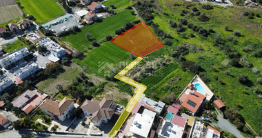 Residential Field for sale in Pyrgos: Right-of-Way with Public Road Development Potential