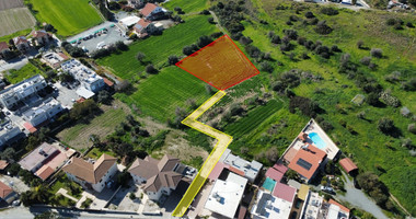Residential Field for sale in Pyrgos: Right-of-Way with Public Road Development Potential