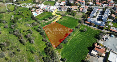 Residential Field for sale in Pyrgos: Right-of-Way with Public Road Development Potential