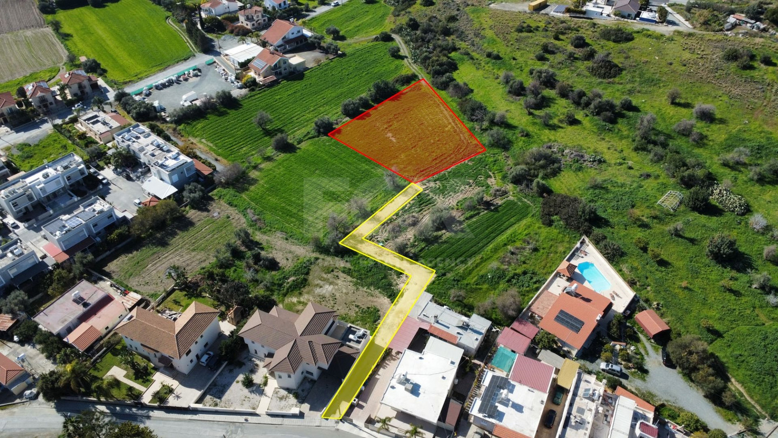 Residential Field for sale in Pyrgos: Right-of-Way with Public Road Development Potential