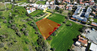 Residential Field for sale in Pyrgos: Right-of-Way with Public Road Development Potential