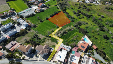 Residential Field for sale in Pyrgos: Right-of-Way with Public Road Development Potential