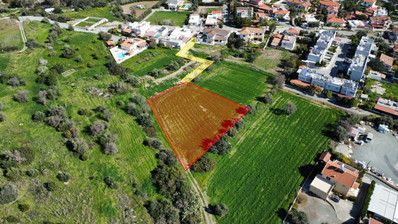Residential Field for sale in Pyrgos: Right-of-Way with Public Road Development Potential
