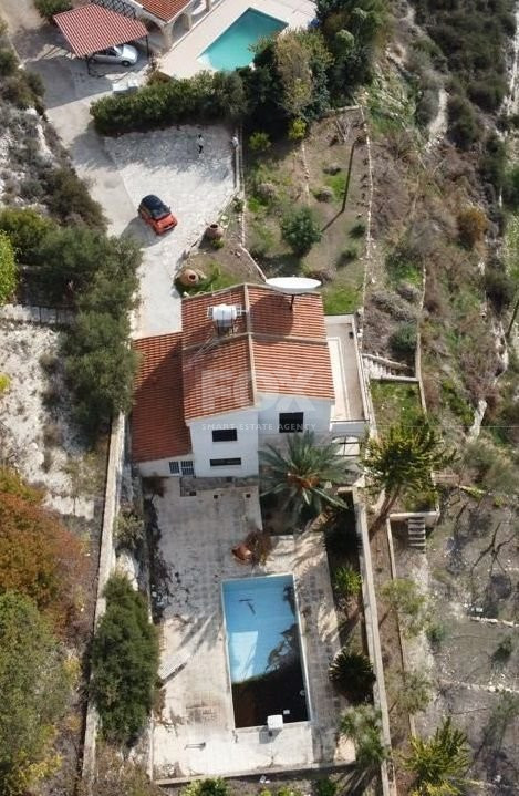 Detached Villa with Stunning Views and Unexhausted Building Density in Tala – Renovation Opportunity