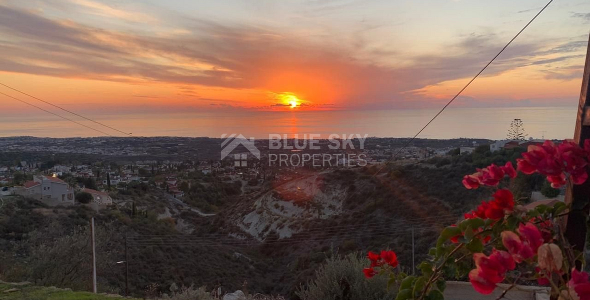 Detached Villa with Stunning Views and Unexhausted Building Density in Tala – Renovation Opportunity