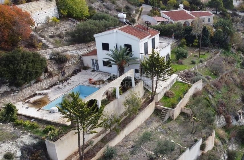 Detached Villa with Stunning Views and Unexhausted Building Density in Tala – Renovation Opportunity