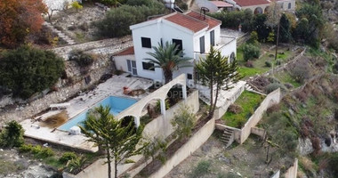 Detached Villa with Stunning Views and Unexhausted Building Density in Tala – Renovation Opportunity