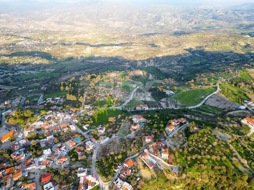 Residential field in Kalepia Community of Paphos