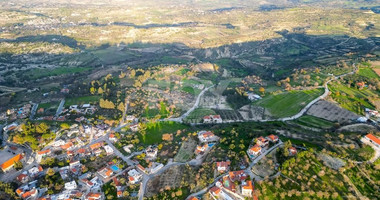 Residential field in Kalepia Community of Paphos