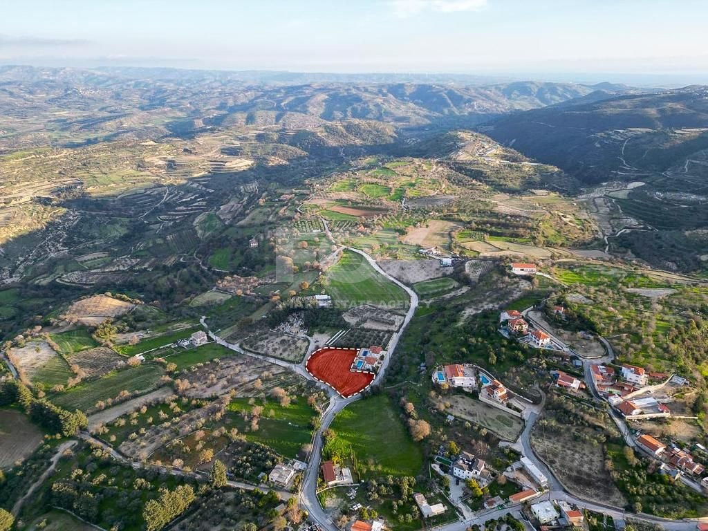 Residential field in Kalepia Community of Paphos