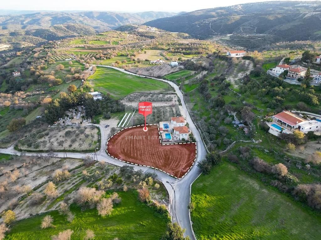 Residential field in Kalepia Community of Paphos