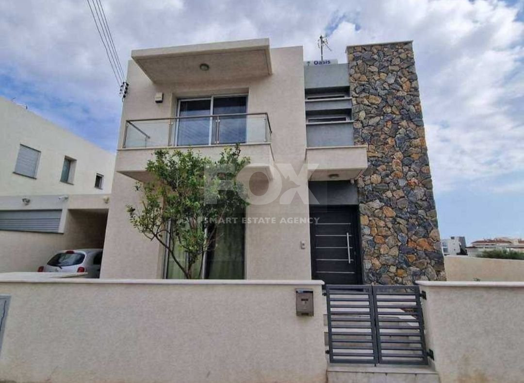 Spacious Six Bedroom Detached Villa Available for Rent in Mesa Geitonia