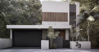 Spacious Three Bedroom House with Pool for sale in Mesa Geitonia