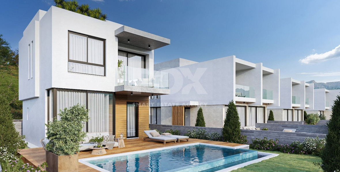 Three bedroom luxury villa in Chloraka Community