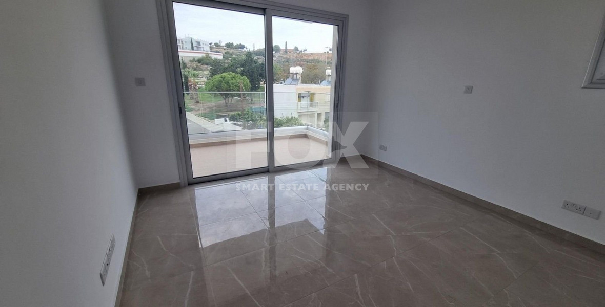 Four bedroom luxury semi detached villa in Tombs of The Kings Area