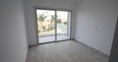 Five bedrooms villa in Anavargos area of Paphos