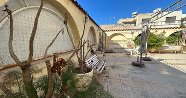 OUTSTANDING OPPORTUNITY  TO RENOVATE A GRAND VILLA OR DEMOLISH AND BUILD BLOCK OF APARTMENTS IN  AP. PETROU KAI PAVLOU (NO VAT ON PLOT).