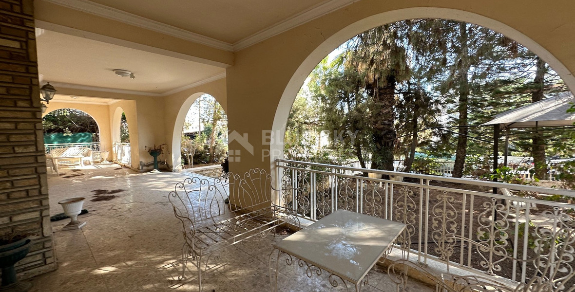 OUTSTANDING OPPORTUNITY  TO RENOVATE A GRAND VILLA OR DEMOLISH AND BUILD BLOCK OF APARTMENTS IN  AP. PETROU KAI PAVLOU (NO VAT ON PLOT).