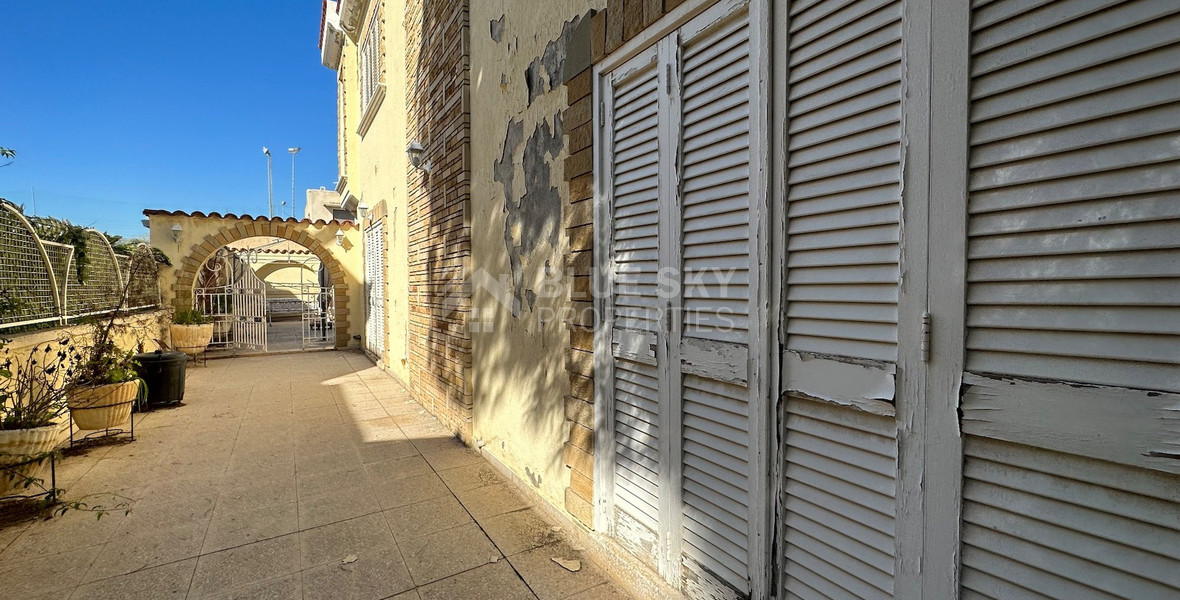 OUTSTANDING OPPORTUNITY  TO RENOVATE A GRAND VILLA OR DEMOLISH AND BUILD BLOCK OF APARTMENTS IN  AP. PETROU KAI PAVLOU (NO VAT ON PLOT).