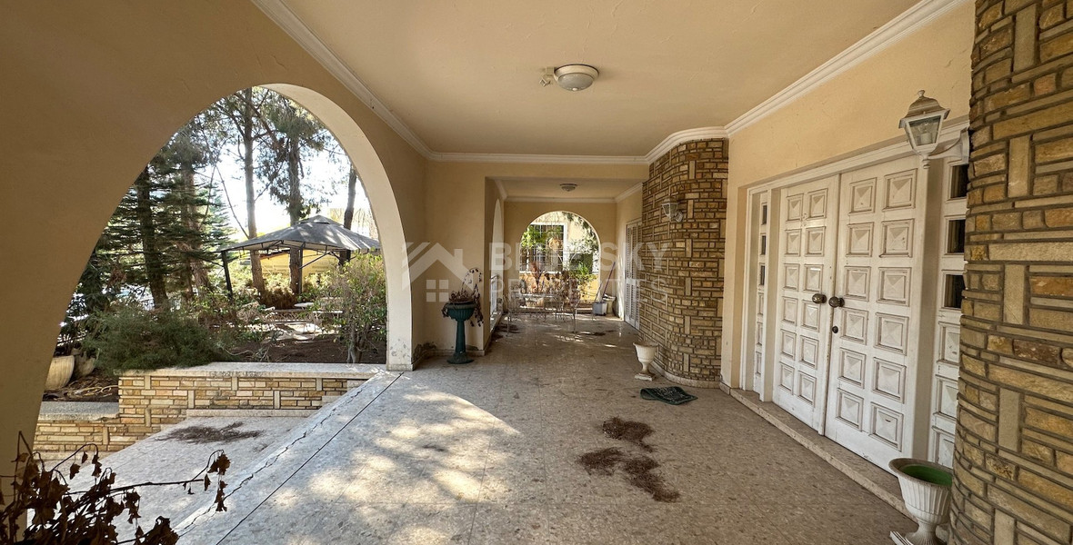 OUTSTANDING OPPORTUNITY  TO RENOVATE A GRAND VILLA OR DEMOLISH AND BUILD BLOCK OF APARTMENTS IN  AP. PETROU KAI PAVLOU (NO VAT ON PLOT).