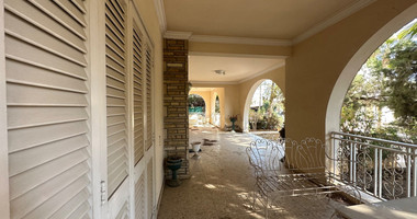 OUTSTANDING OPPORTUNITY  TO RENOVATE A GRAND VILLA OR DEMOLISH AND BUILD BLOCK OF APARTMENTS IN  AP. PETROU KAI PAVLOU (NO VAT ON PLOT).