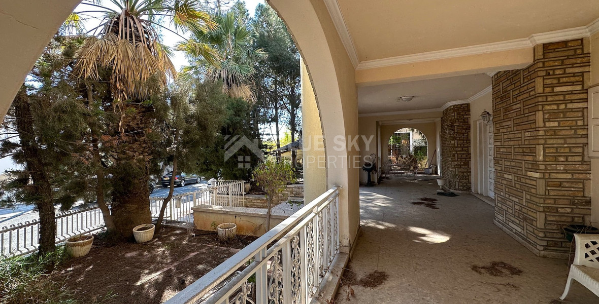 OUTSTANDING OPPORTUNITY  TO RENOVATE A GRAND VILLA OR DEMOLISH AND BUILD BLOCK OF APARTMENTS IN  AP. PETROU KAI PAVLOU (NO VAT ON PLOT).