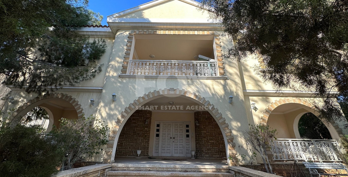 OUTSTANDING OPPORTUNITY  TO RENOVATE A GRAND VILLA OR DEMILISH AND BUILD BLOCK OF APARTMENTS IN  AP. PETROU KAI PAVLOU (NO VAT ON PLOT).