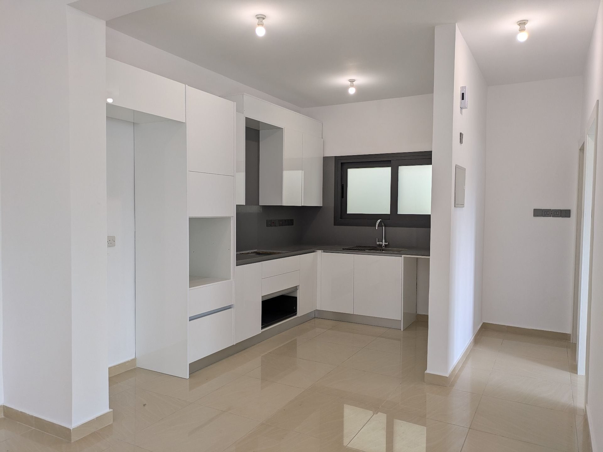 Mieszkanie 2 pokoi 75 m² Pafos, Cypr
