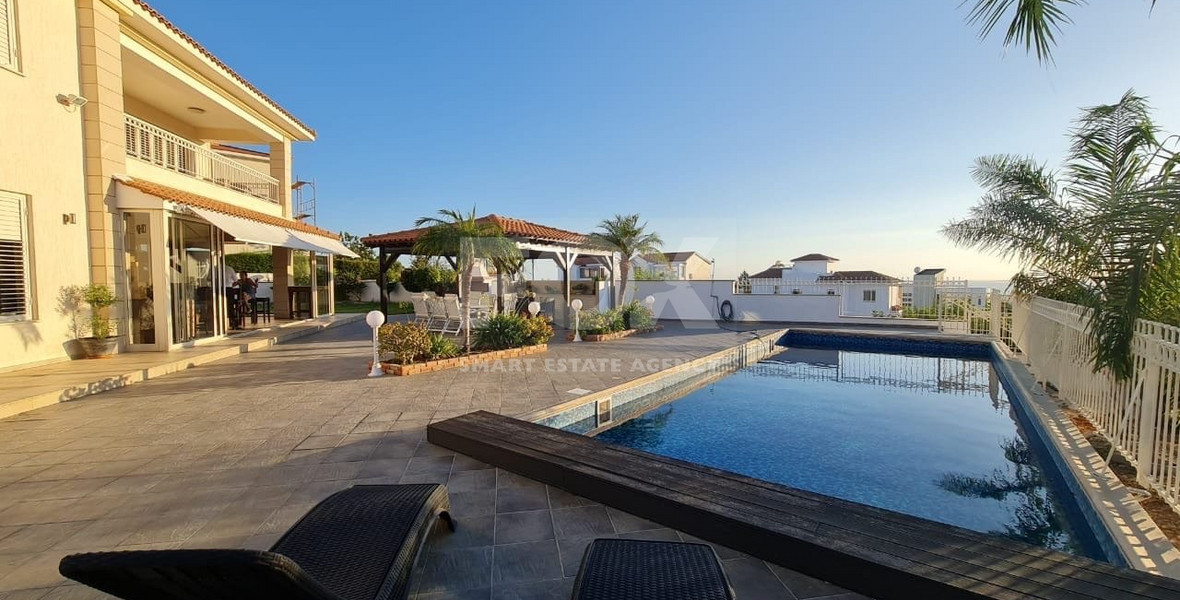 Luxury six bedroom villa in Konia , Paphos