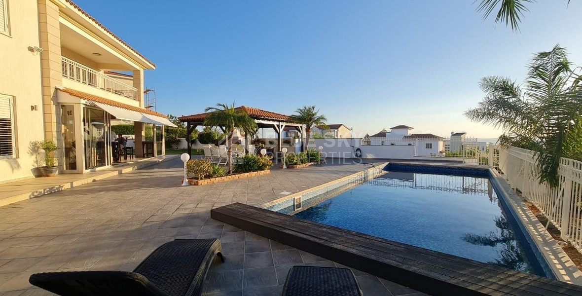 Luxury six bedroom villa in Konia , Paphos