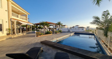 Luxury six bedroom villa in Konia , Paphos