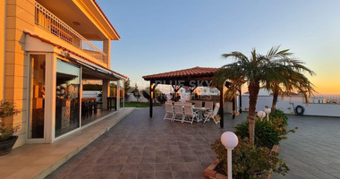 Luxury six bedroom villa in Konia , Paphos