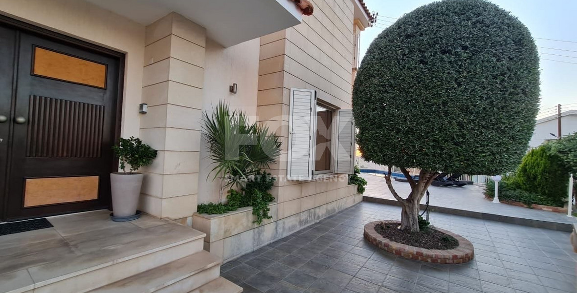 Luxury six bedroom villa in Konia , Paphos