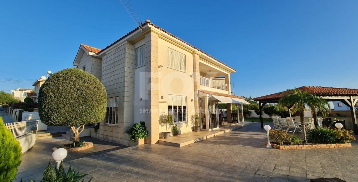 Luxury six bedroom villa in Konia , Paphos