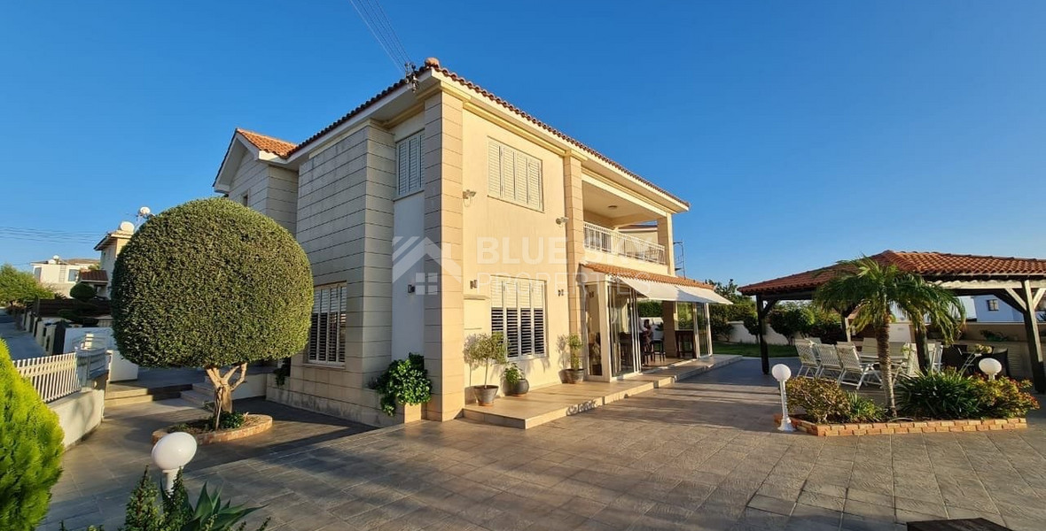 Luxury six bedroom villa in Konia , Paphos